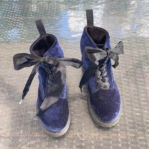 Dr. Martens Grace Blue Velvet Ribbon Lace Up Combat Boots Size 8.5